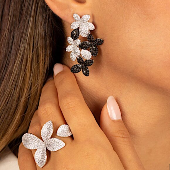 NEW ~ Anthropologie Adina Eden Fancy Flower Petal Silver Ring — Adjustable band - Picture 5 of 16